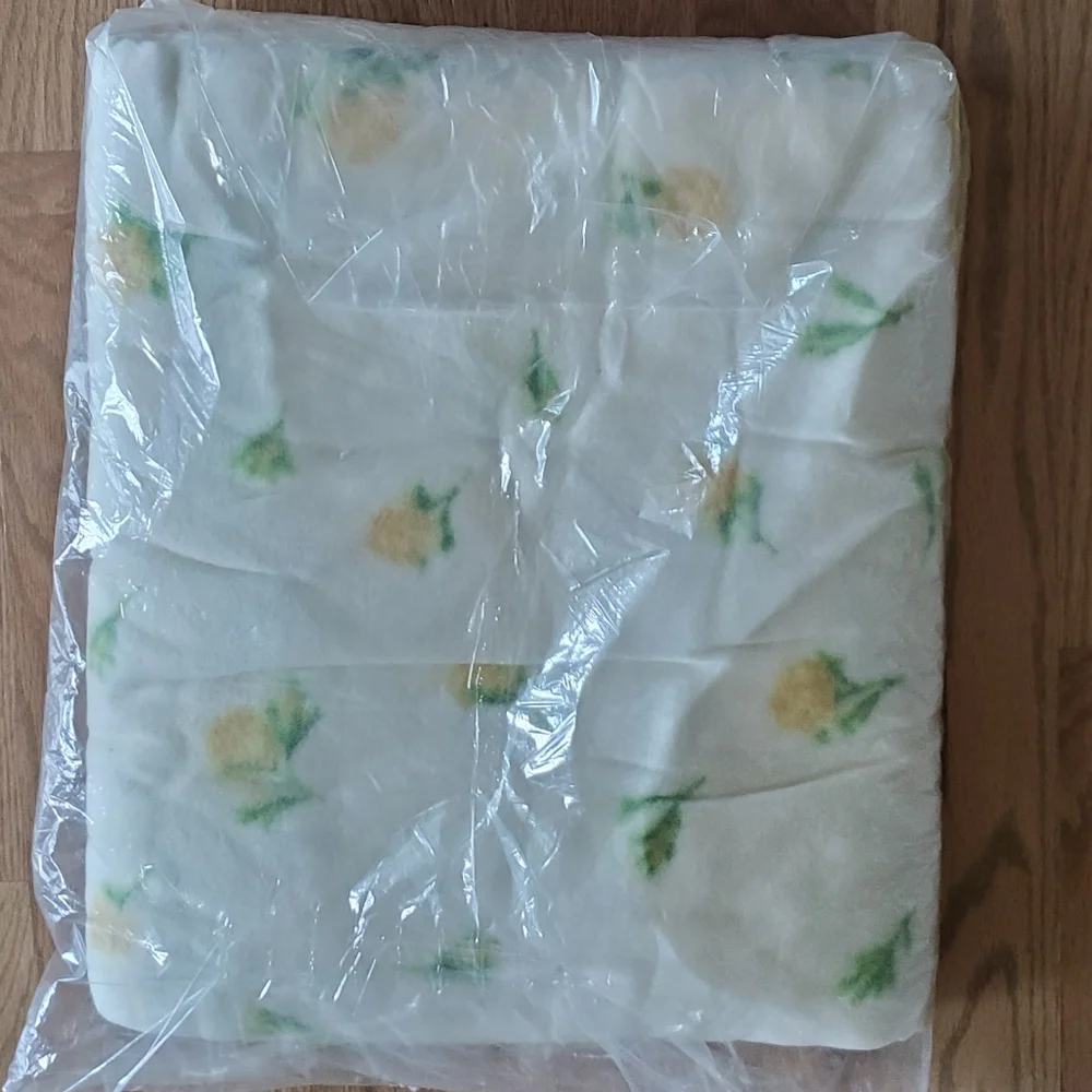 Vintage Golden Dawn Cottagecore Yellow Roses Twin/Double 72